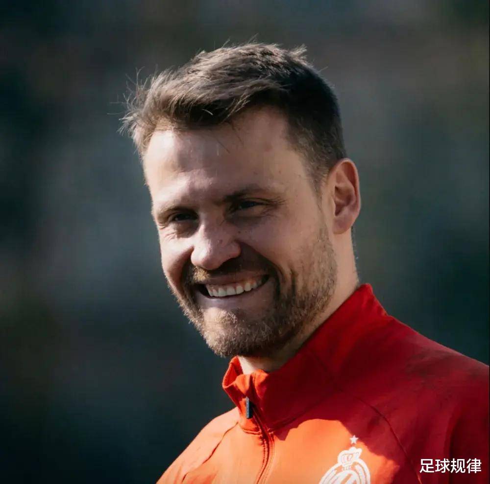 包含集结日阿斯顿维拉调整名单以备欧篮联，刷新队史纪录环节打磨，媒体盛赞，纪律约束更严格的词条